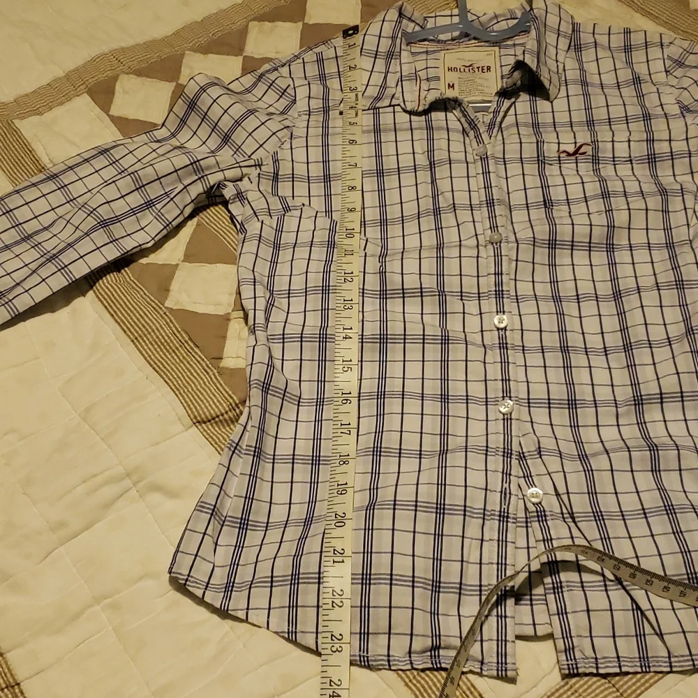 Hollister like new. Absolutely gorgeous Button down, collar shirt - Picture 8 of 9